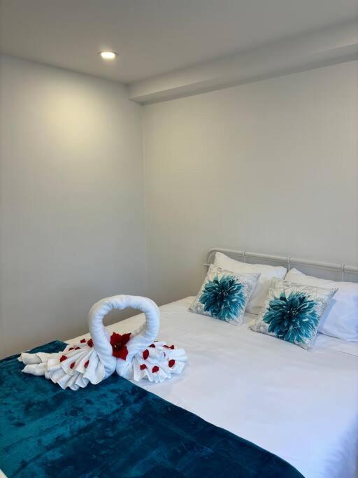Cozy Spacious Work Friendly Lotus With Garden View High Speed Free Wi Fi And Parking Adjacent To Downtown Montreal Luaran gambar