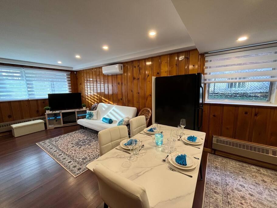 Cozy Spacious Work Friendly Lotus With Garden View High Speed Free Wi Fi And Parking Adjacent To Downtown Montreal Luaran gambar