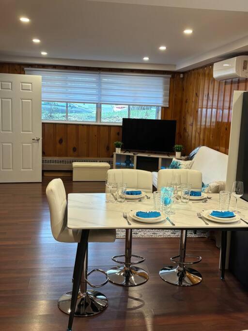 Cozy Spacious Work Friendly Lotus With Garden View High Speed Free Wi Fi And Parking Adjacent To Downtown Montreal Luaran gambar